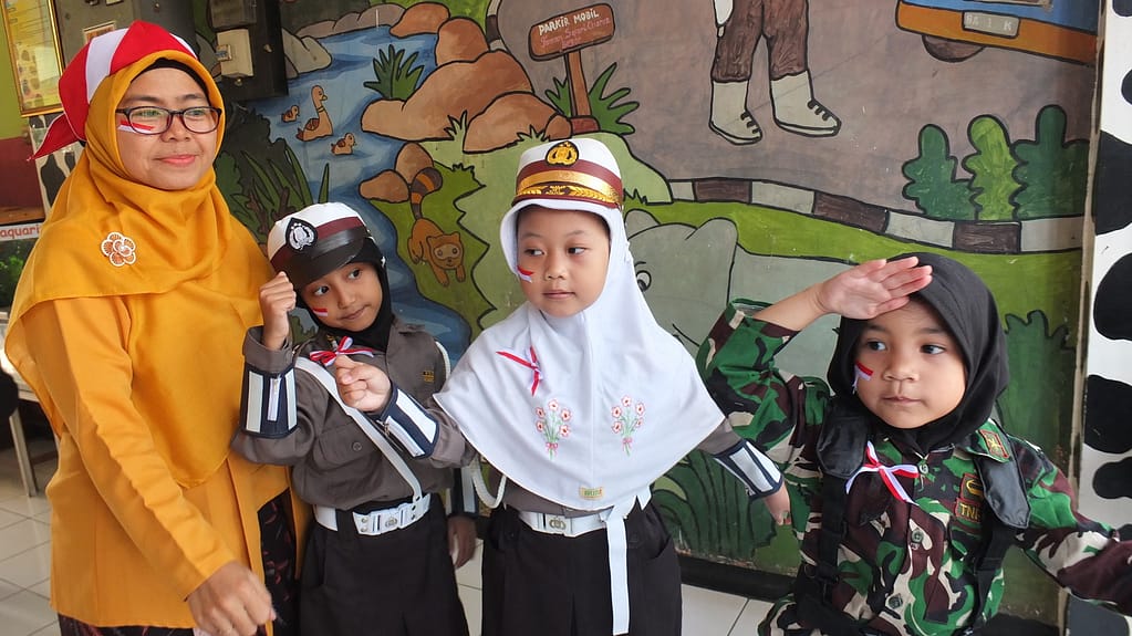 Memperingati Hari Pahlawan