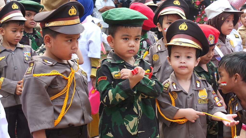 Siswa PG-TK Al Muslim mengenakan kostum pahlawan