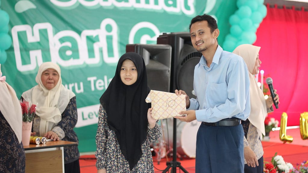 Persembahan Hari Guru SD Al Muslim 2022