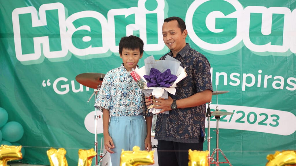 Persembahan Hari Guru SD Al Muslim 2022