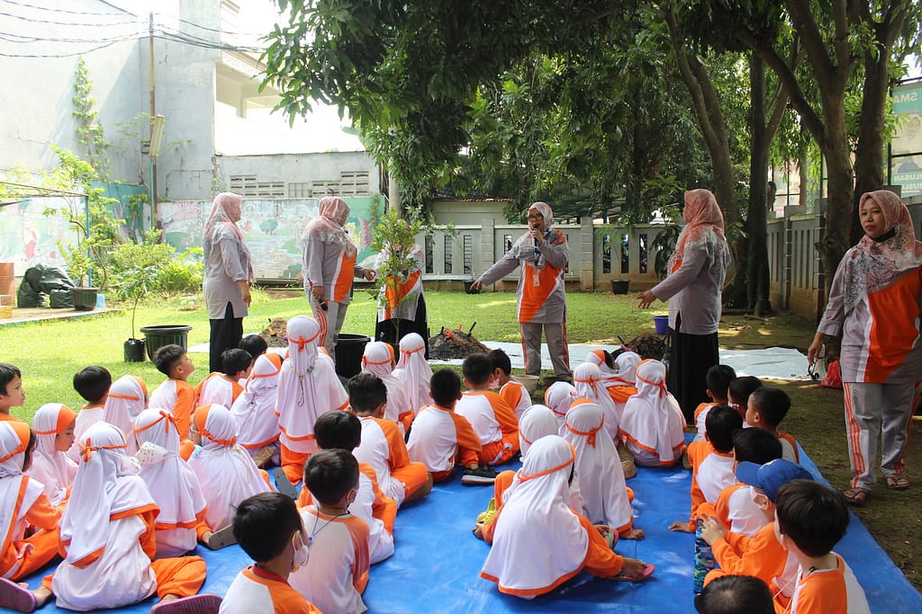 Gerakan Menanam Satu Juta Pohon PG-TK Al Muslim