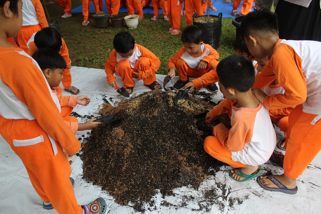 Gerakan Menanam Satu Juta Pohon PG-TK Al Muslim