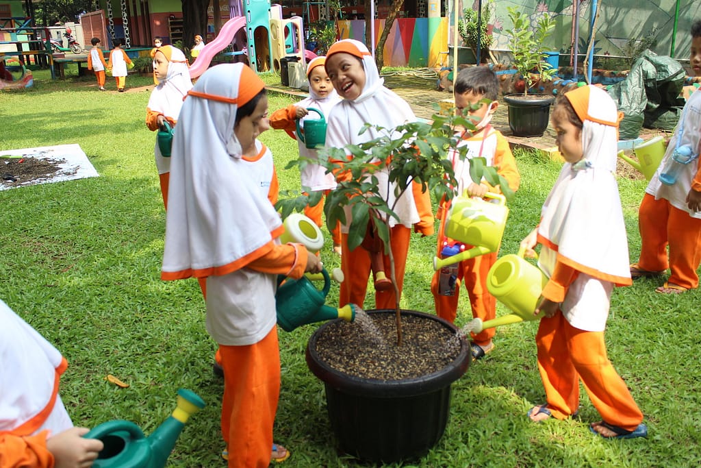 Gerakan Menanam Satu Juta Pohon PG-TK Al Muslim